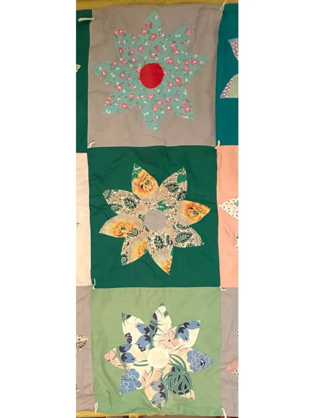 VTG Hand Tied Dresden Plate Dahlia Scrappy Quilt Throw Lap Blanket Cottagecore